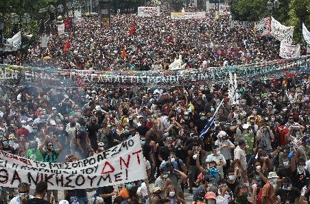 Grecia. Proteste la Atena faţă de votarea noilor măsuri de austeritate