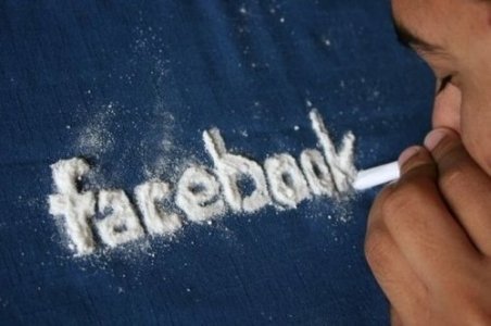 Psihologii tratează primii dependenţi de Facebook. Vezi mărturia unui pacient din Iaşi