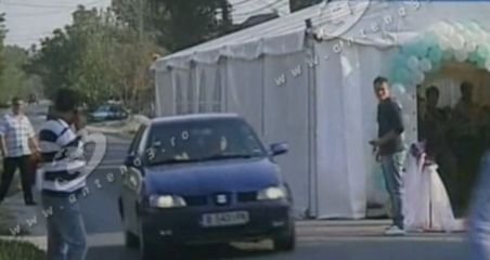 Să vezi şi să nu crezi: Nuntă cu cortul în mijlocul unui drum din Giurgiu. E o tradiţie care nu poate fi încălcată