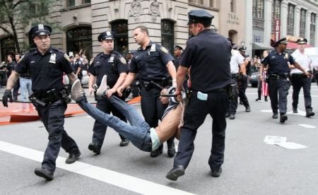 Cel puţin 80 de protestatari faţă de efectele crizei economice, arestaţi pe Wall Street