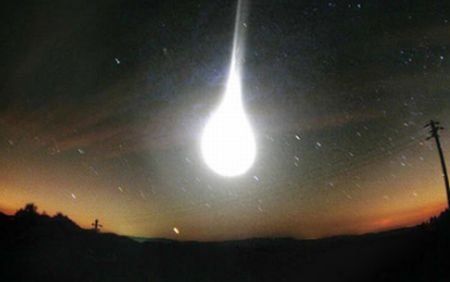 Cometă, asteroid sau bucăţi de satelit? Un obiect misterios a omârât o femeie şi a distrus case