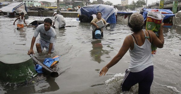 Filipine. Bilanţul taifunului Nesat a ajuns la 23 de morţi şi 35 de dispăruţi