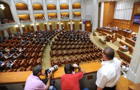 Vezi ce lege a votat miercuri Parlamentul Tinerilor