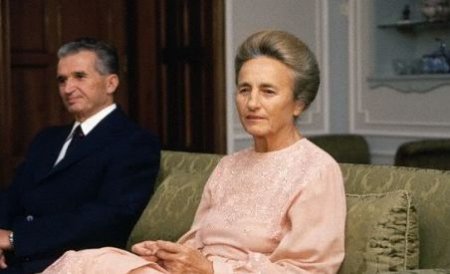 Elena Ceauşescu ar fi avut mai mulţi amanţi şi îl înşela pe Tovarăşu' chiar în vila PCR din Olăneşti