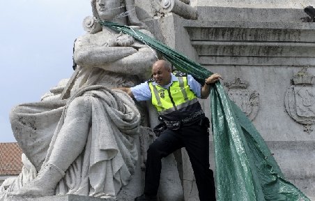 Sute de poliţişti şi jandarmi au protestat la Lisabona, cerând majorări salariale