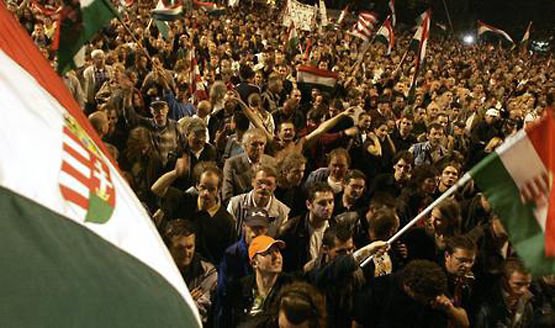 Ungaria. În jur de 50.000 de oameni au protestat la Budapesta faţă de politica de austeritate