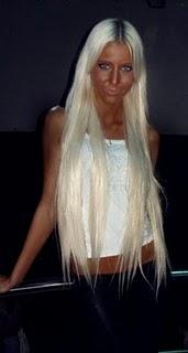 Bronzul, blestemul piţipoancelor. Vezi cum a ajuns să arate o blondă după ce s-a prăjit prea mult la solar 109986