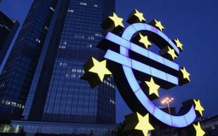O nouă criză ar putea pune stăpânire pe zona euro. Ratingul de credit al Italiei, retrogradat