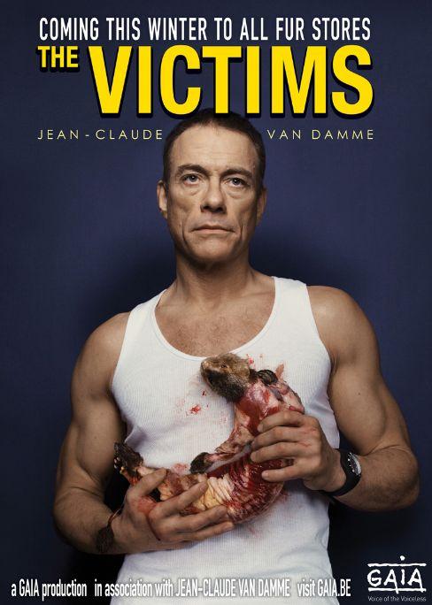 Posterul care a oripilat lumea: Jean-Claude Van Damme, cu un animal jupuit în braţe 110302