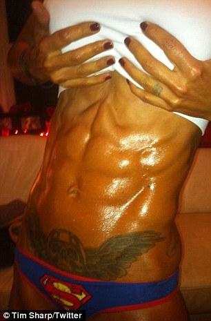 Transformată pe deplin în opt săptămâni. De la prinţesa cea frumoasă, a ajuns să arate ca o broască musculoasă 110181