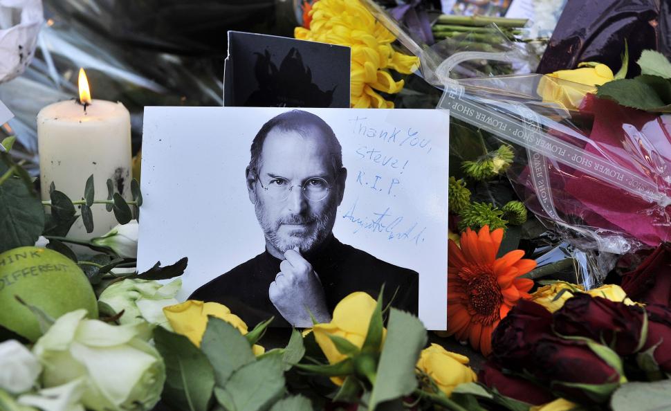 Americanii îl omagiază pe &quot;vizionarul&quot; Steve Jobs 110522