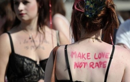 Slutwalk, în Capitală: Manifestanţii au protestat faţă de violenţa stradală şi blamarea victimelor