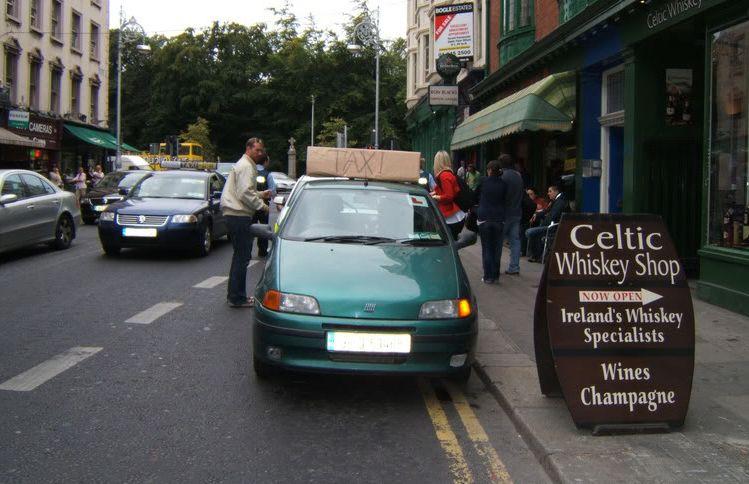 La limita prostiei: Un român din Irlanda a vrut să-şi transforme maşina în taxi. Vezi ce a ieşit 110617