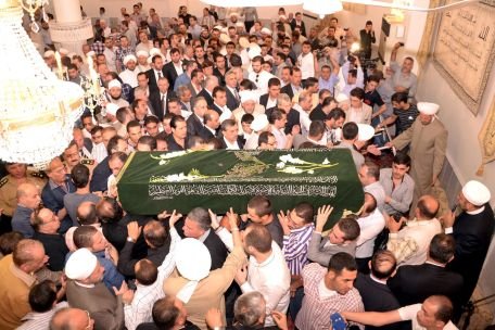 O persoană ucisă şi alte trei rănite la funeraliile unui lider de opoziţie din Siria 
