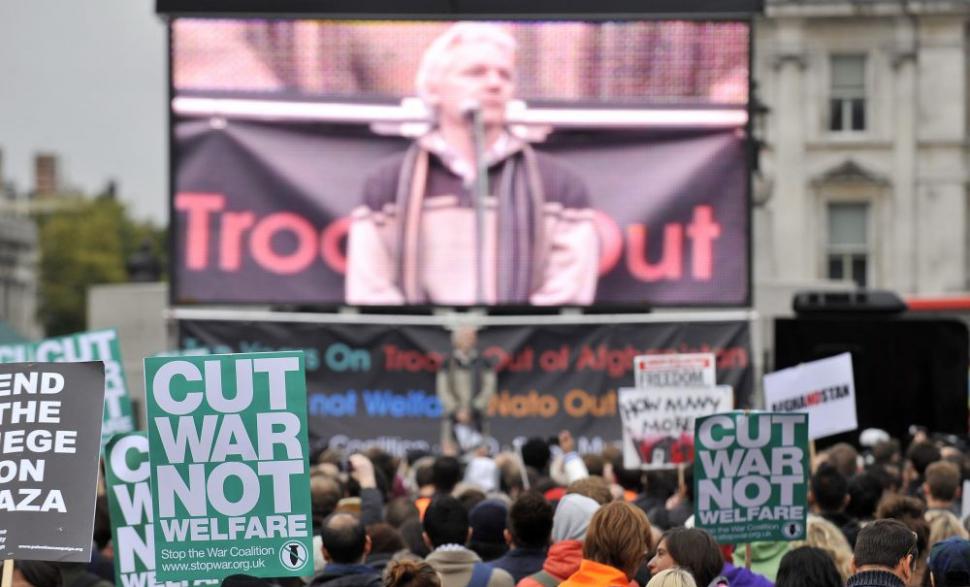 Assange: Există o elită de securitate transnaţională care împarte lumea folosind impozitele noastre 110812