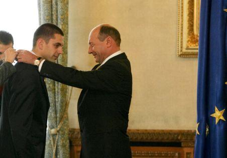 Traian Băsescu intenţionează să acorde 35.000 de medalii până la finalul mandatului