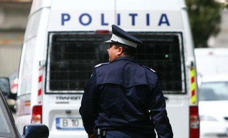 Un poliţist din Braşov, model pentru prezentări de lenjerie intimă, prins la furat