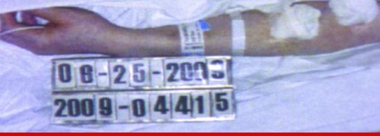 Foto ŞOCANTE! Trupul lui Michael Jackson, dezbrăcat pe masa de autopsie 111180