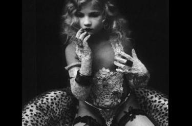 O româncă a pozat în Playboy la 11 ani! Povestea ei şocantă a ajuns subiect de film 111249