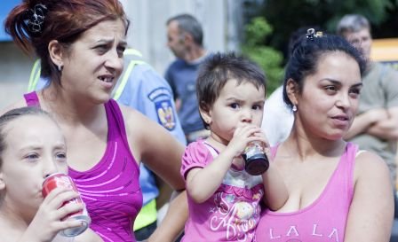 Vacanţă pe banii francezilor: Romii întorşi în România promit că vor pleca, din nou, în Franţa