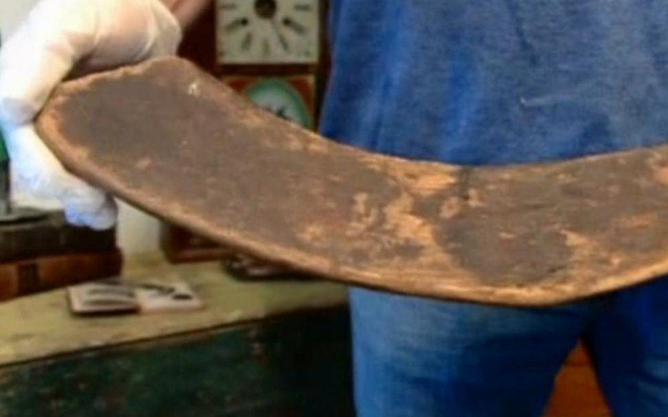 Cea mai veche crosă de hochei din lume, scoasă la vânzare de proprietarul său