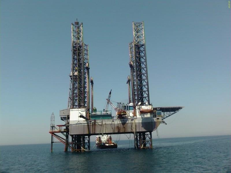 Trei noi acorduri de exploatare petrolieră în Marea Neagră, avizate de Guvern