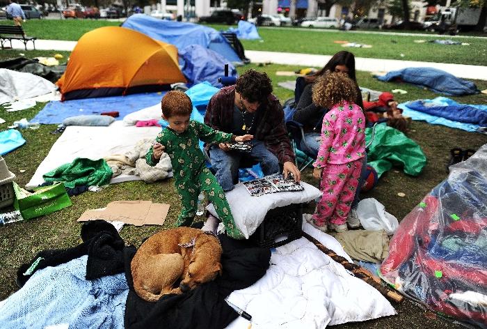 Manifestanţii de pe Wall Street ar putea fi evacuaţi pentru igienizarea zonei. Vezi o galerie foto impresionantă cu tabăra lor 111518