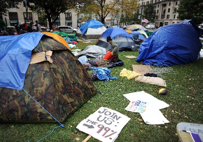 Manifestanţii de pe Wall Street ar putea fi evacuaţi pentru igienizarea zonei. Vezi o galerie foto impresionantă cu tabăra lor 111520