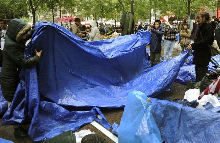 Manifestanţii de pe Wall Street ar putea fi evacuaţi pentru igienizarea zonei. Vezi o galerie foto impresionantă cu tabăra lor 111522