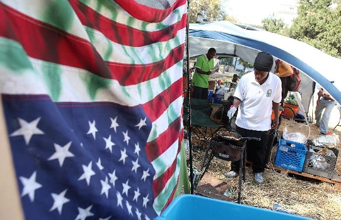 Manifestanţii de pe Wall Street ar putea fi evacuaţi pentru igienizarea zonei. Vezi o galerie foto impresionantă cu tabăra lor 111530