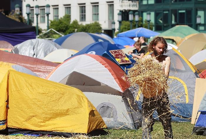 Manifestanţii de pe Wall Street ar putea fi evacuaţi pentru igienizarea zonei. Vezi o galerie foto impresionantă cu tabăra lor 111531