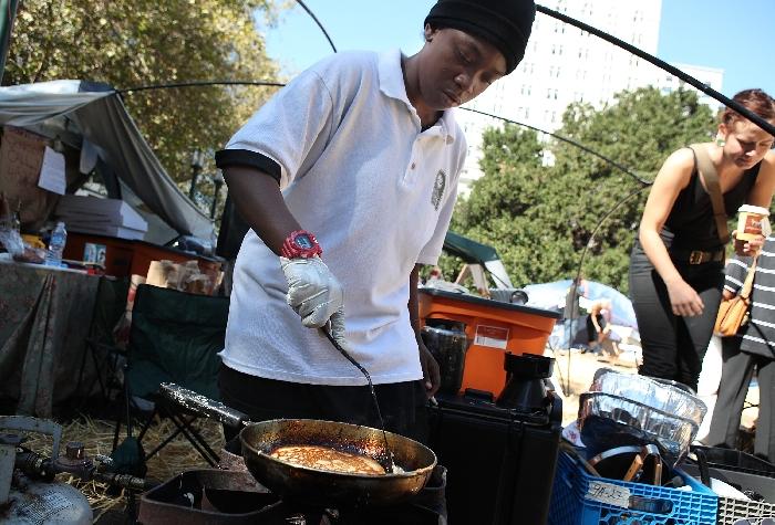 Manifestanţii de pe Wall Street ar putea fi evacuaţi pentru igienizarea zonei. Vezi o galerie foto impresionantă cu tabăra lor 111533