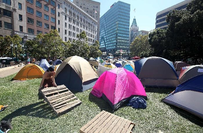 Manifestanţii de pe Wall Street ar putea fi evacuaţi pentru igienizarea zonei. Vezi o galerie foto impresionantă cu tabăra lor 111534