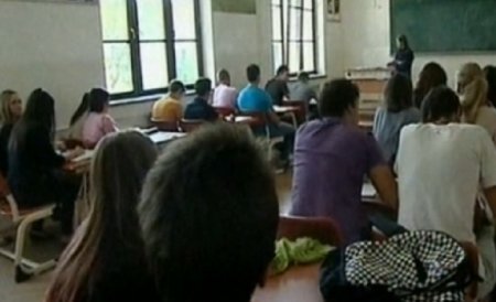 Peste 500 de elevi de la o şcoală din Ploieşti, evacuaţi de urgenţă