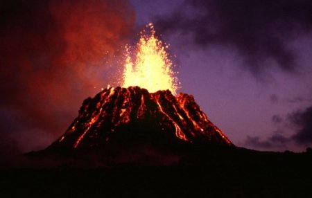 Cel mai mare vulcan din Islanda, la un pas de erupţie. Sute de zboruri aeriene ar putea fi afectate