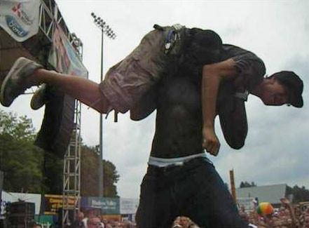 Fără chiloţei pe scenă, bagă lumea în dilemă! Cele mai nebune momente din lumea rappului 111690