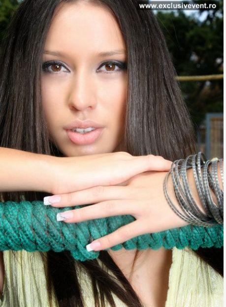 Frumuseţile României, apreciate peste hotare: O româncă, noua Miss Asia Pacific World Photogenic 2011 112048