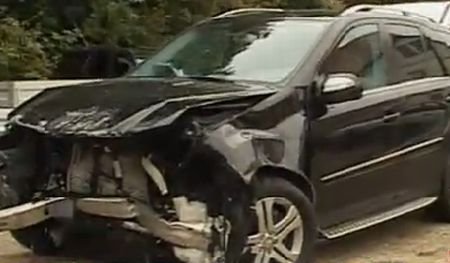 O grămadă de fiare contorsionate: Vezi cum arată maşina lui Şerban Huidu, după accident