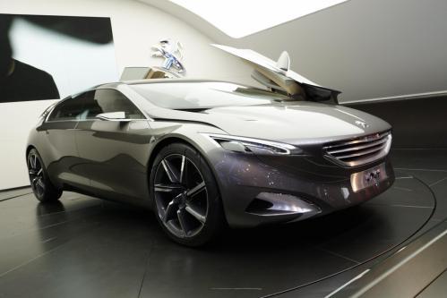 Conceptul futuristic Peugeot HX1 va fi produs în serie din 2014 112185