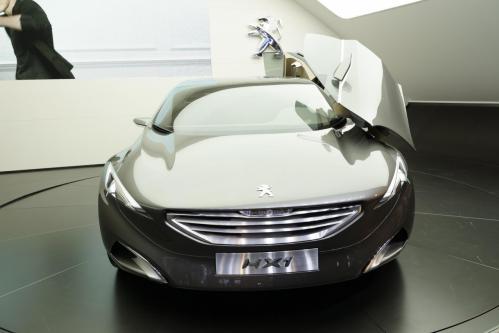 Conceptul futuristic Peugeot HX1 va fi produs în serie din 2014 112187