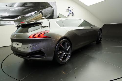 Conceptul futuristic Peugeot HX1 va fi produs în serie din 2014 112188