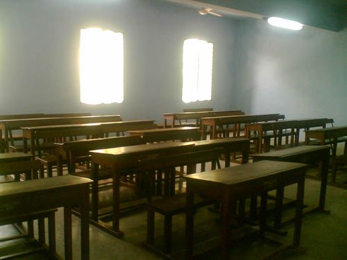 Frigul închide şcolile. Un liceu din Harghita şi-a suspendat cursurile din cauza temperaturilor scăzute