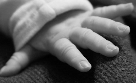O fetiţă de 3 ani din Sibiu a murit de meningită. Alte 15 cazuri, localizate la Iaşi