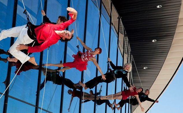 Primul aeroport din lume pentru zborurile spaţiale, inaugurat de Richard Branson. Imagini inedite de la eveniment 112179