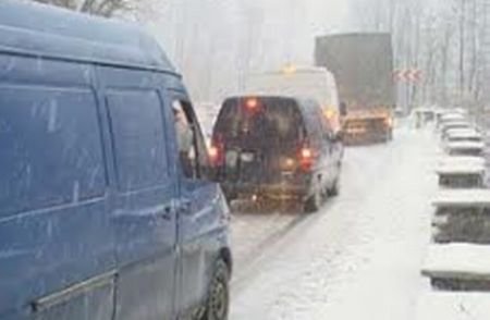 Români blocaţi în Bulgaria, din cauza zăpezii. Ninsoarea provoacă probleme în statul vecin