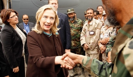 Secretarul de stat al SUA Hillary Clinton, în vizită surpriză în Libia