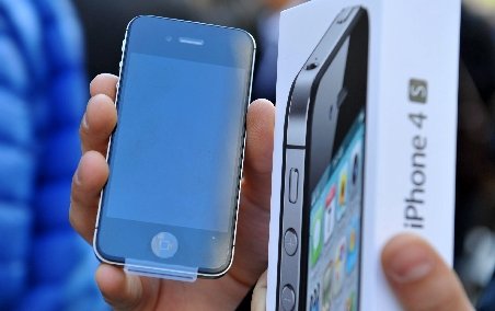 Vânzări record la iPhone 4S. Apple a vândut peste patru milioane de telefoane în trei zile