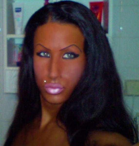 Piţipoanca e &quot;emblemă&quot;, vrea botox-ul sus pe stemă! Vezi o galerie foto cu cele mai penibile transformări 112227