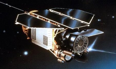 Un nou satelit, gata să se prăbuşească pe Terra. Fragmentele cântăresc 2 tone