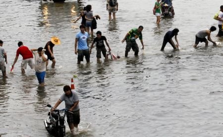 Inundaţii în Mexic: Peste 100.000 de oameni au fost evacuaţi